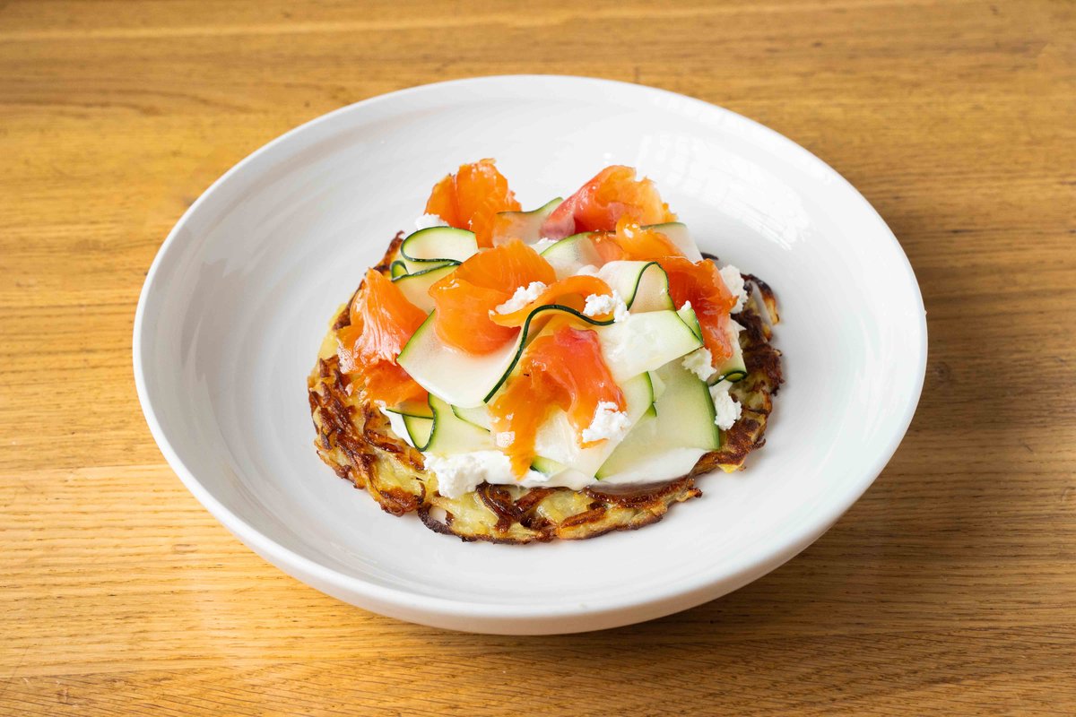 Драник с лососем, цукини и фетой