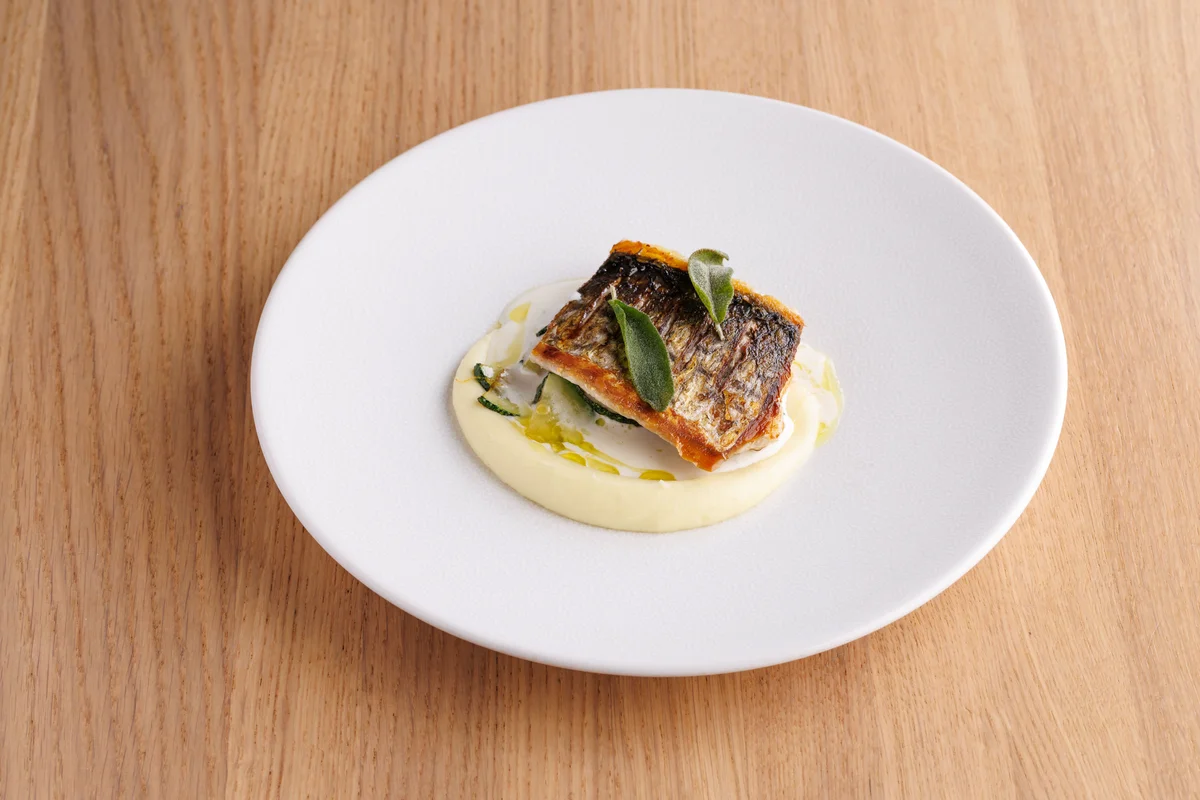 Кефаль с горгонзолой и цукини