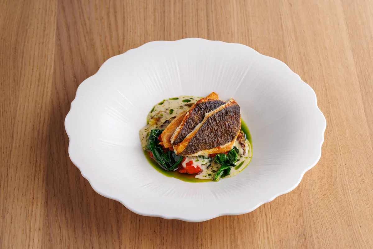 Камбала с крокетом из сельдерея и кейлом