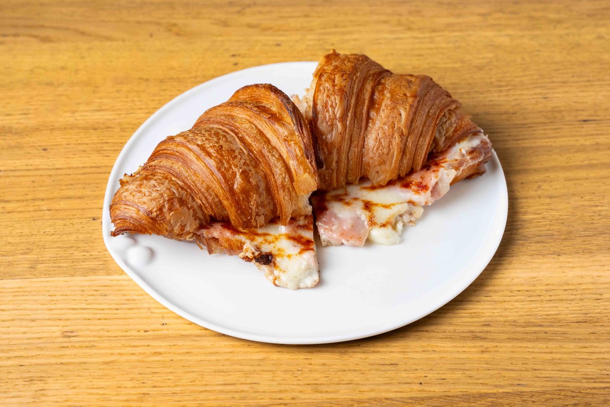 Круассан-гриль с ветчиной и сыром моцарелла