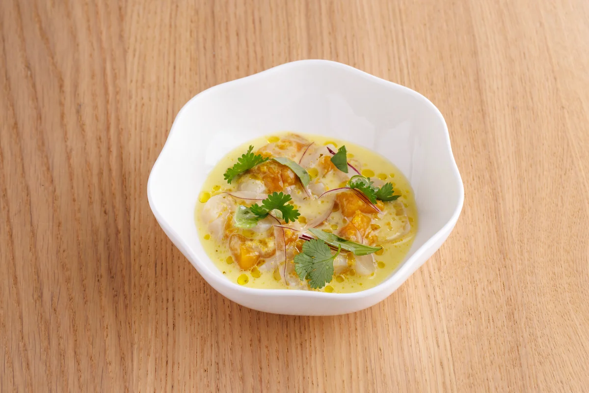 Морские гребешки с манго и цитрусовым соусом