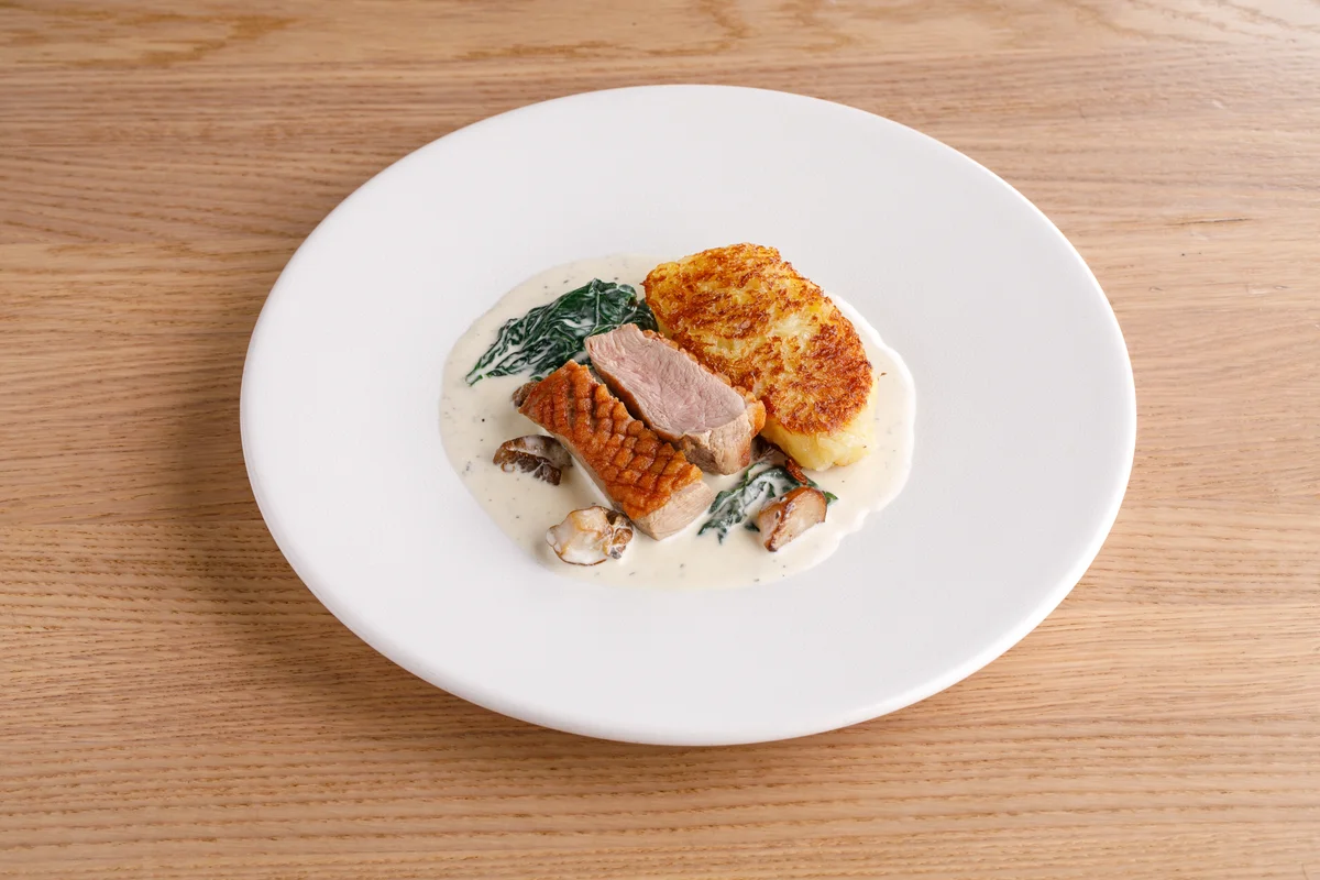 Утиная грудка с белыми грибами и картофельным террином