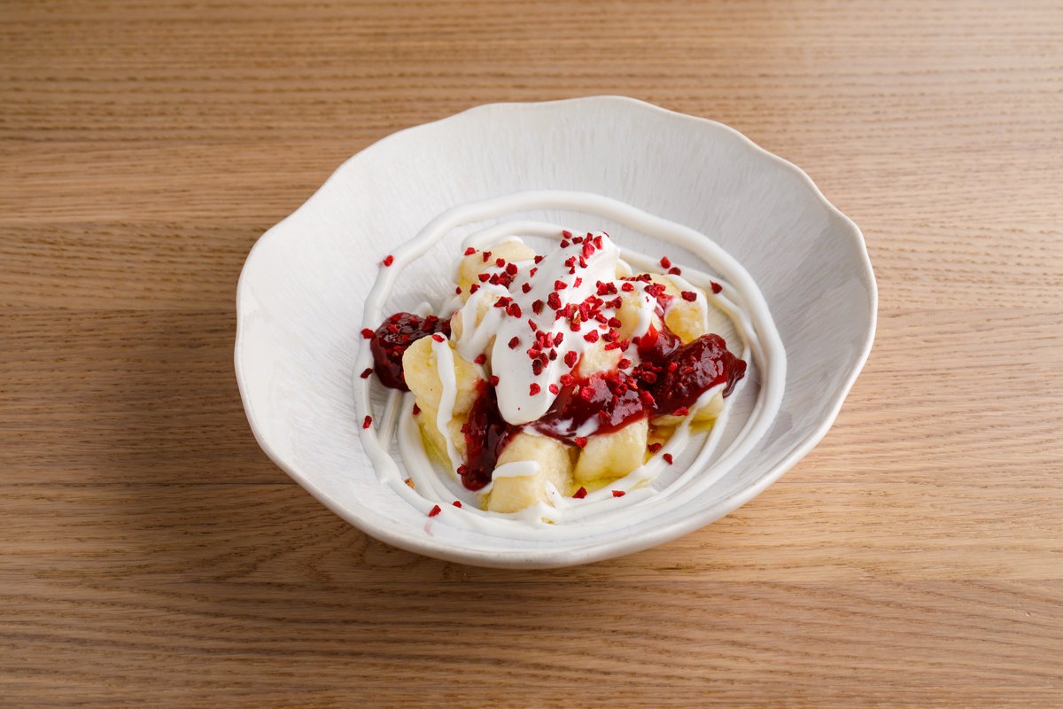 Ньокки с рикоттой и малиновым конфитюром