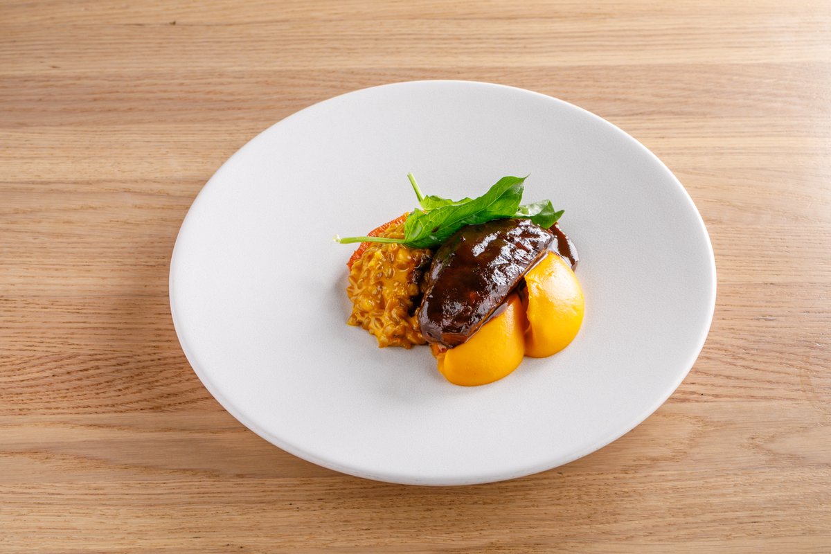 Телячьи щеки с бататом и полбой