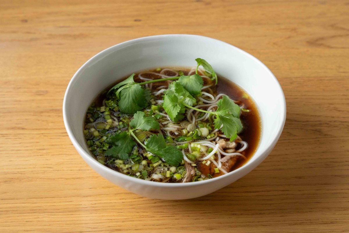 Острый суп с уткой и лапшой