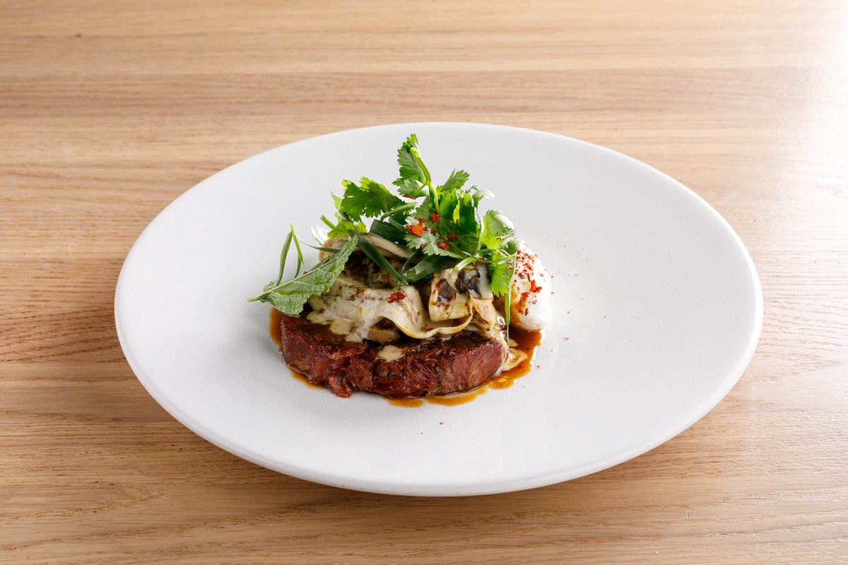 Ягненок с баклажаном и травами