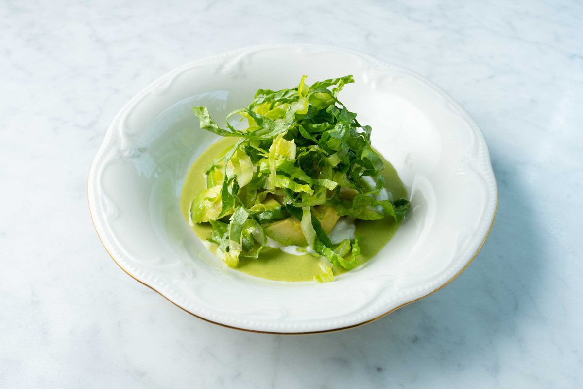 Авокадо со страчателлой и соусом из лайма