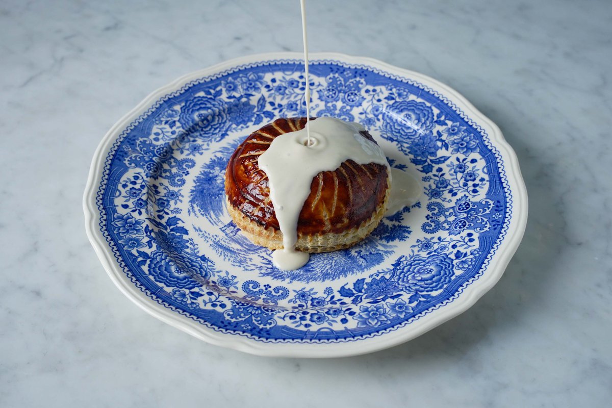 Пирог с рапанами и белыми грибами