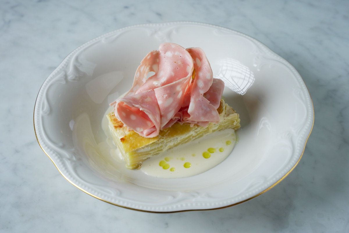 Картофельный гратен с мортаделлой и пармезаном