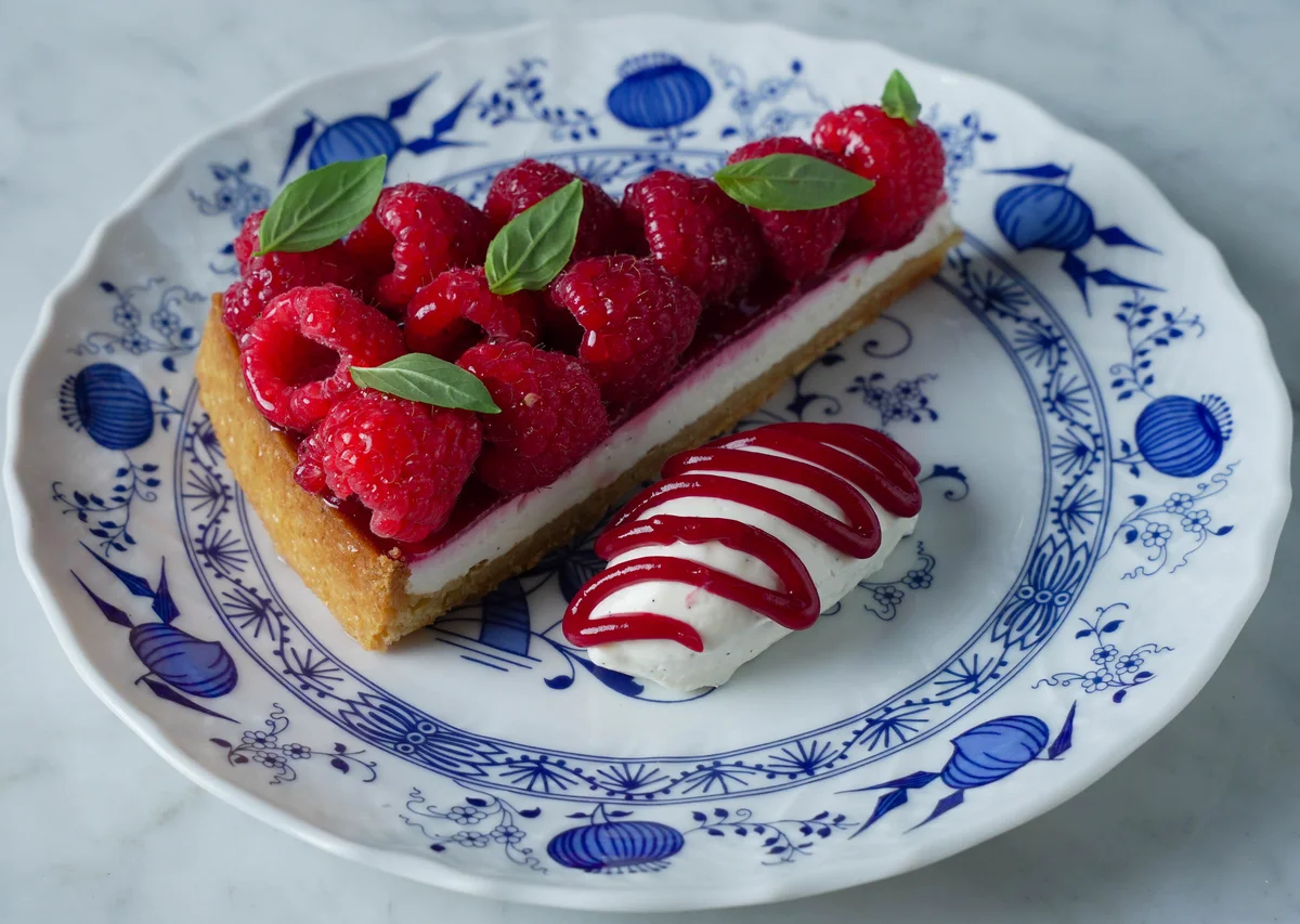 Тарт Малиновый с миндальным кремом