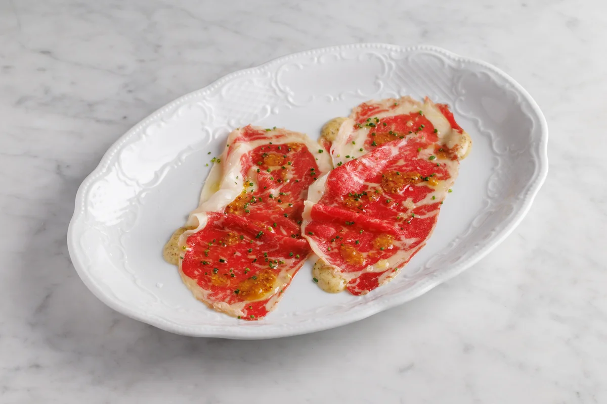 Карпаччо рибай с трюфельным соусом