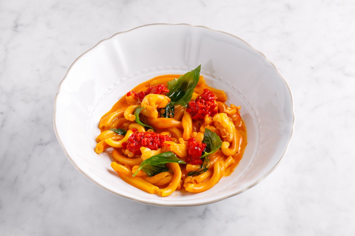 Паста казаречче с лангустинами и печеной паприкой