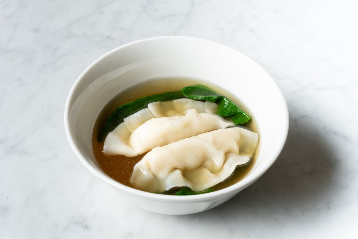Куриный бульон с вонтонами