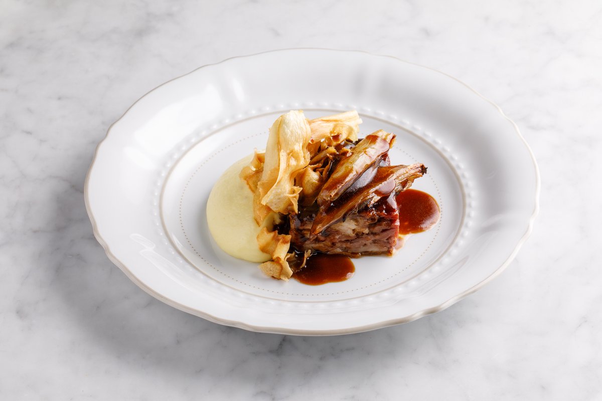 Террин из утиной ножки конфи с печеным луком шалот