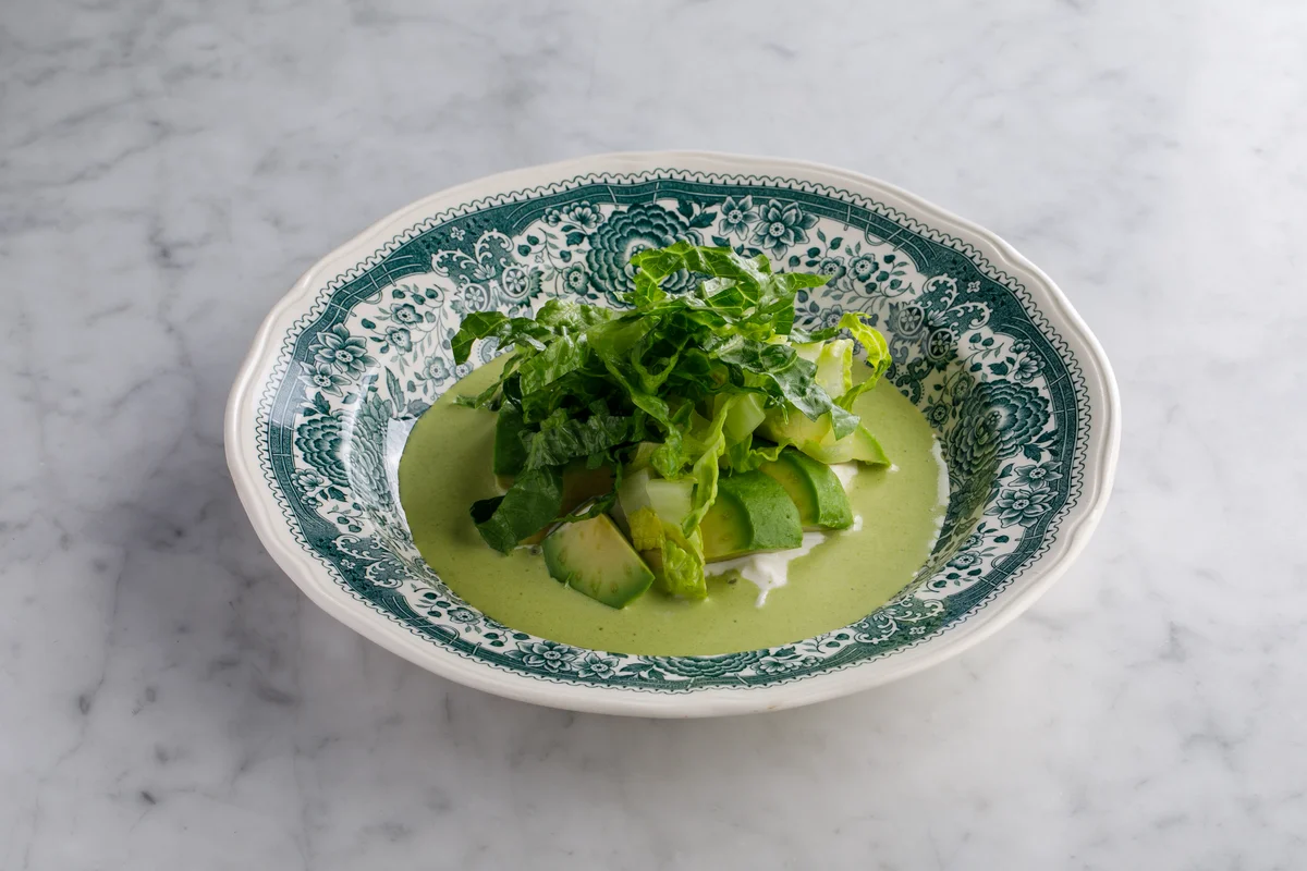 Авокадо со страчателлой и соусом из лайма