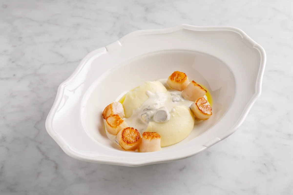 Гребешки с пармантье и белыми грибами