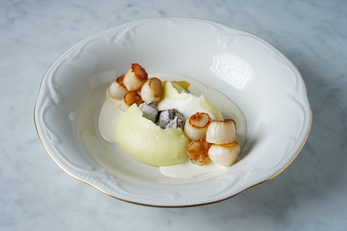 Гребешки с пармантье и белыми грибами