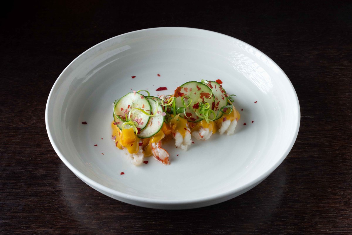 Креветка с соусом манго и огурцом