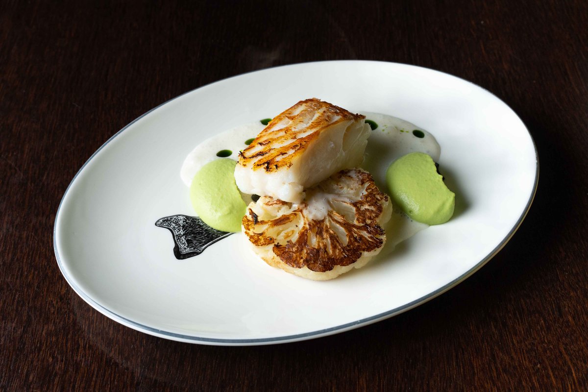 Треска с цветной капустой и кремом из зеленого гороха