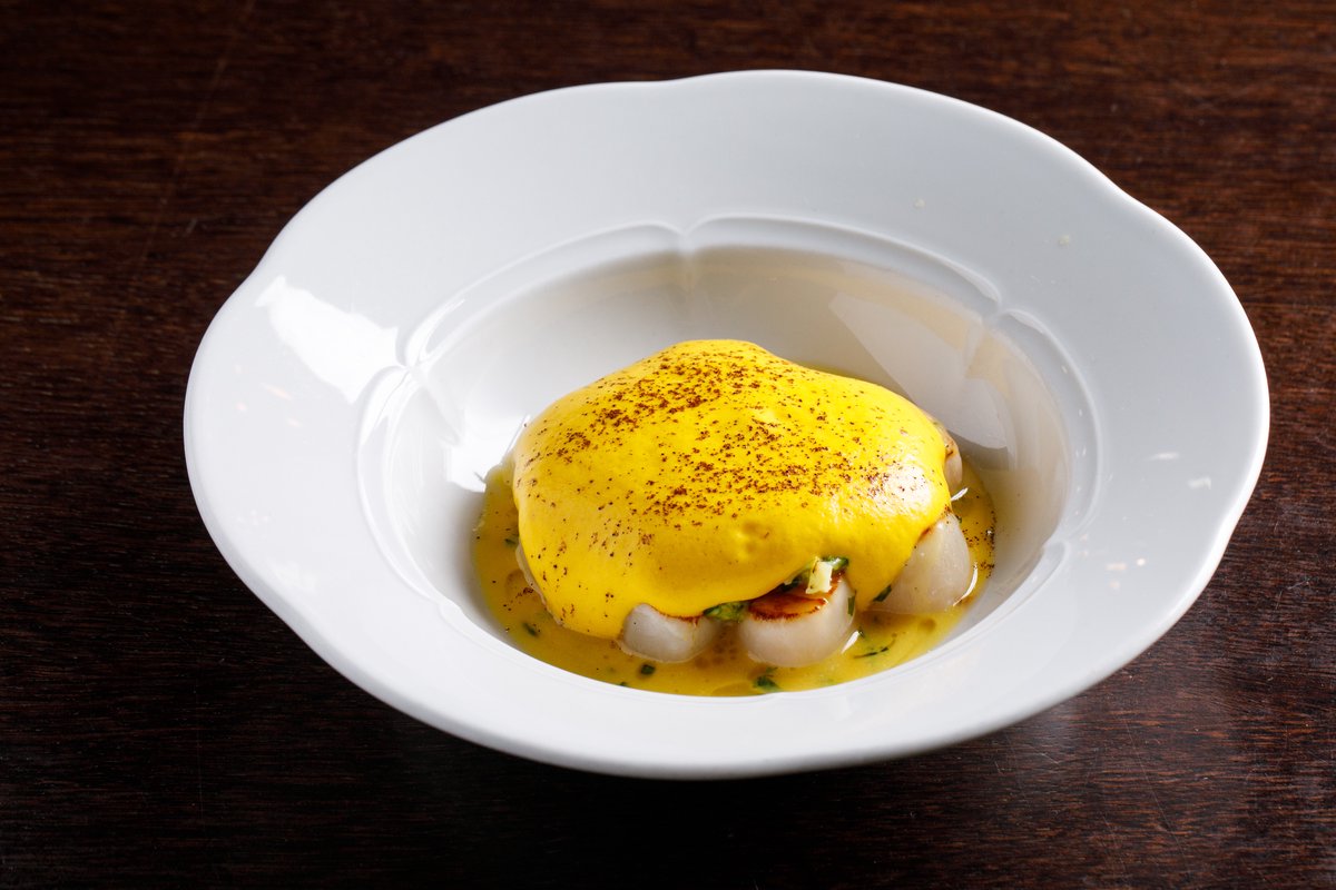 Гребешки с морковным муссом и цитрусовым соусом