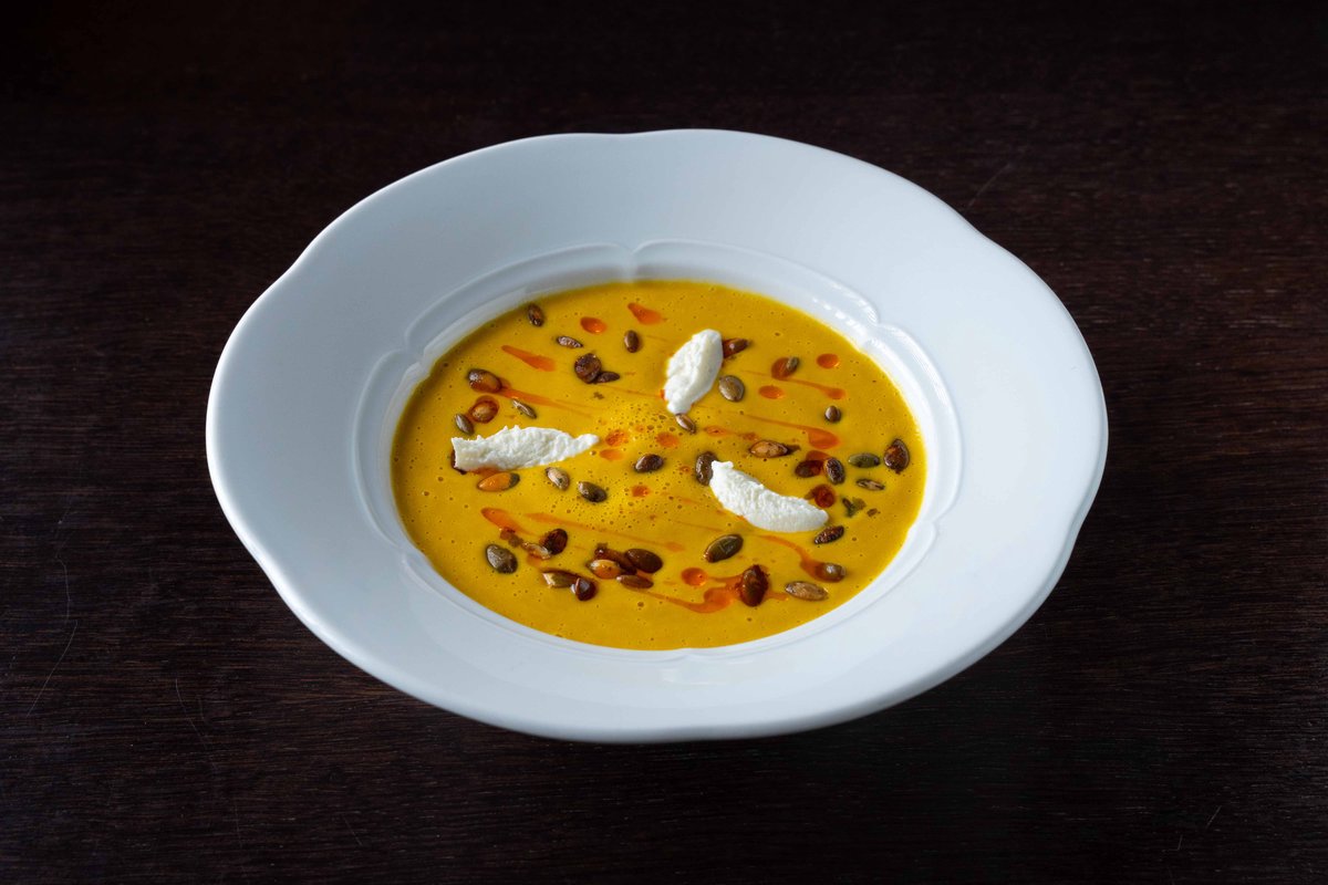 Кокосовый крем-суп с морковью и козьим сыром