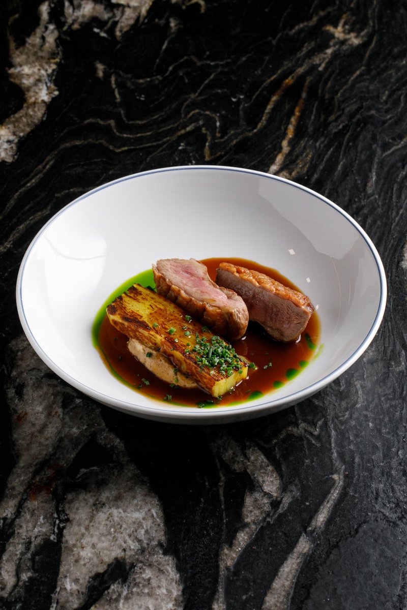 Утиная грудка с гратеном и сливочным дюкселем