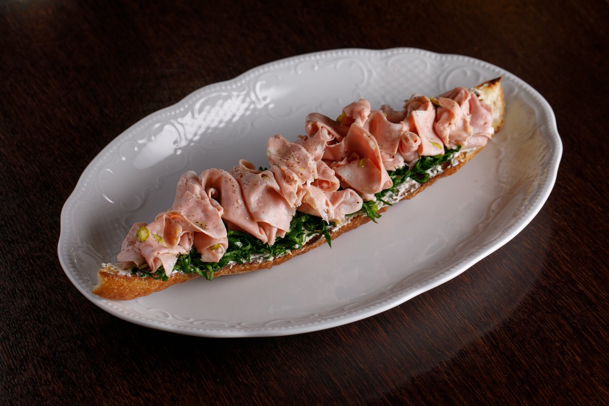 Французский багет с мортаделлой