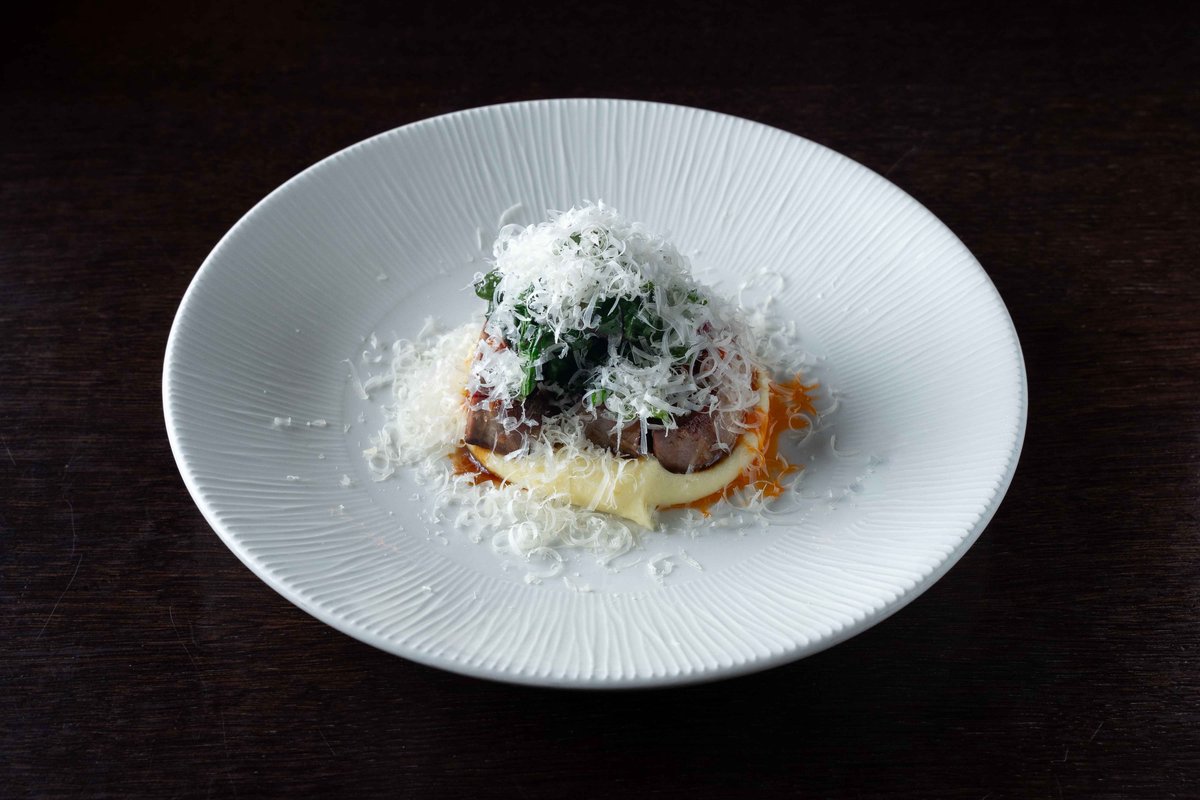 Говяжий язык с пюре и вялеными томатами