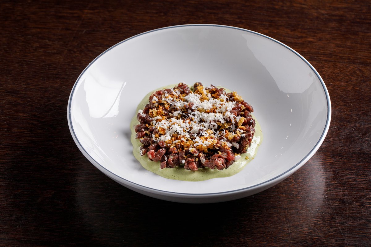 Тартар из оленины с щучьей икрой и хреном