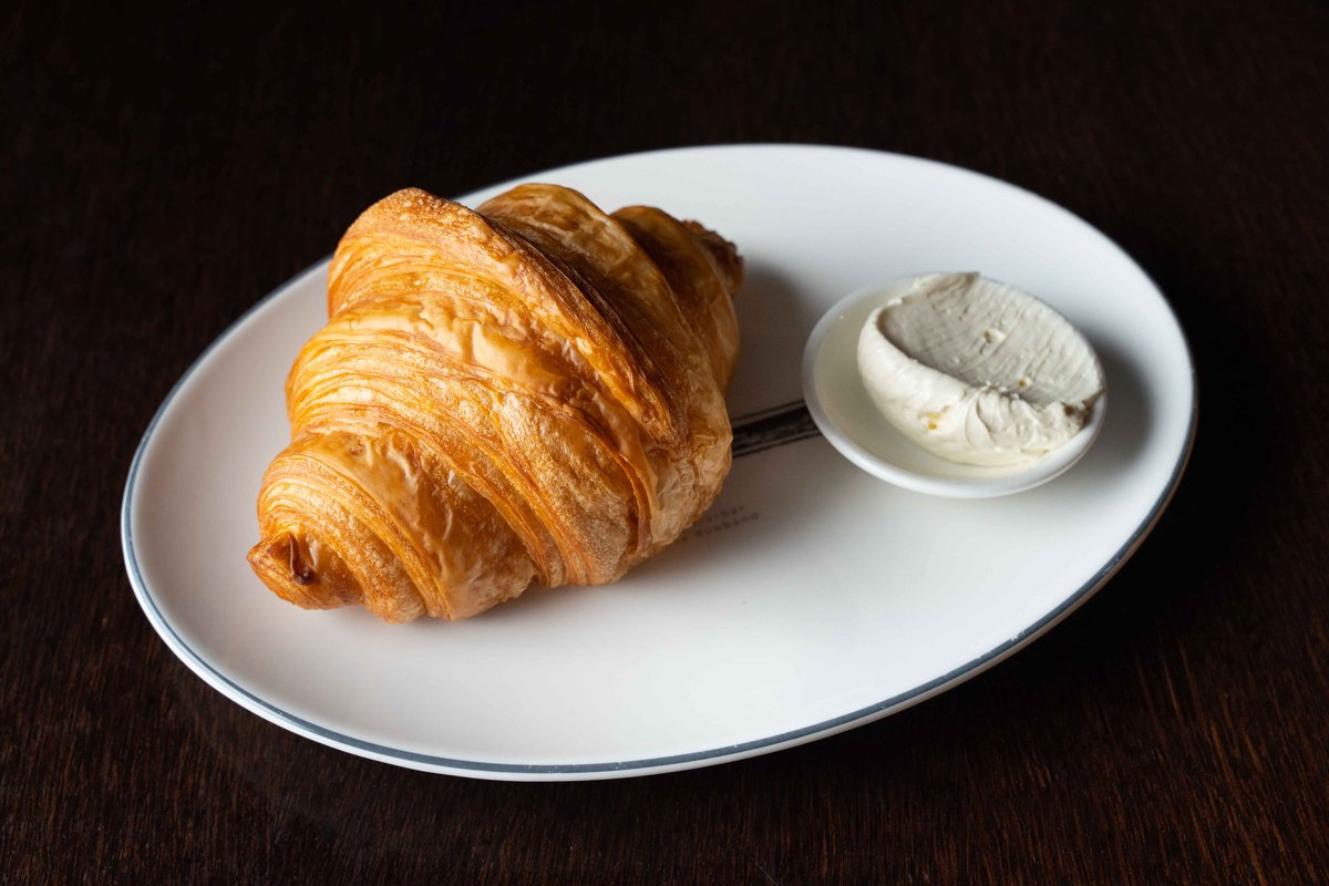 Круассан со сливочным маслом