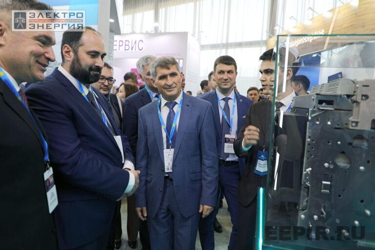 Обход выставки «РЕЛАВЭКСПО-2025» официальной делегацией 