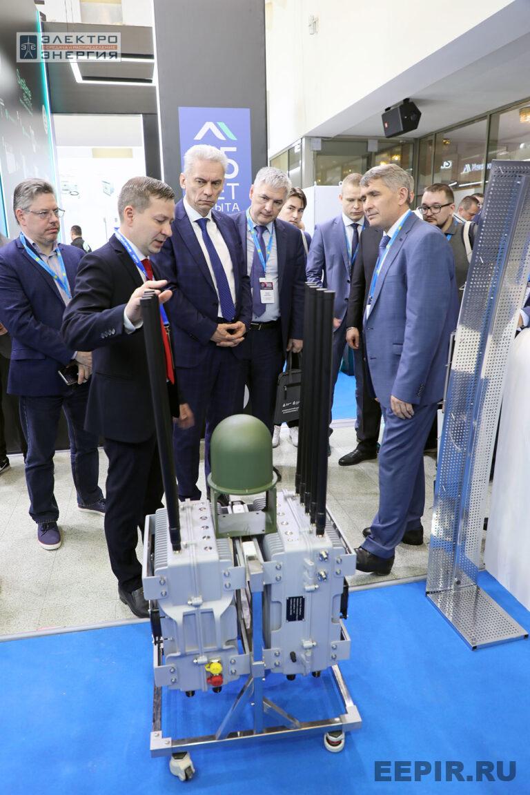 Обход выставки «РЕЛАВЭКСПО-2025» официальной делегацией 