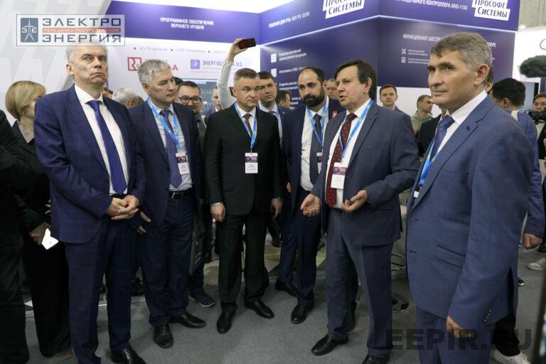 Обход выставки «РЕЛАВЭКСПО-2025» официальной делегацией 