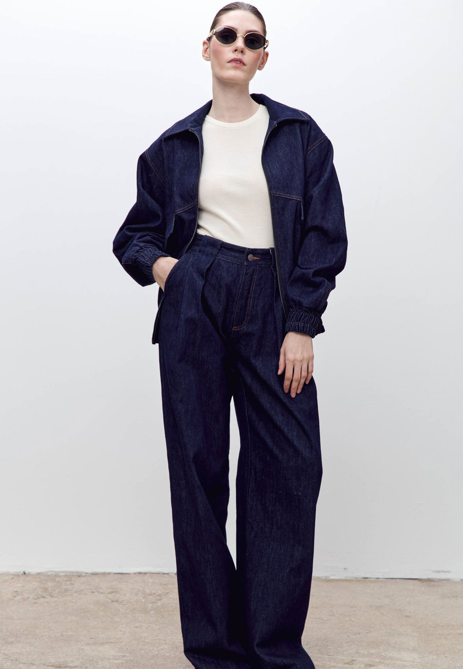 

Безрукавка с декоративным элементом на спине AZUR, Белый, Белый