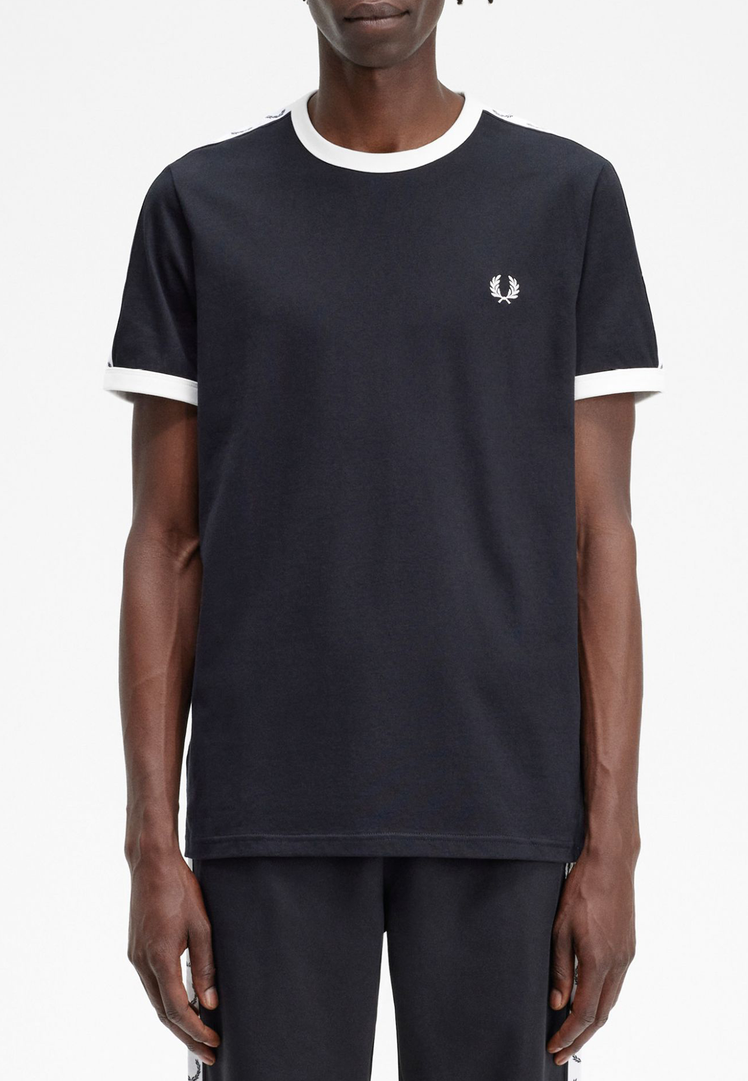 Футболка FRED PERRY черного цвета