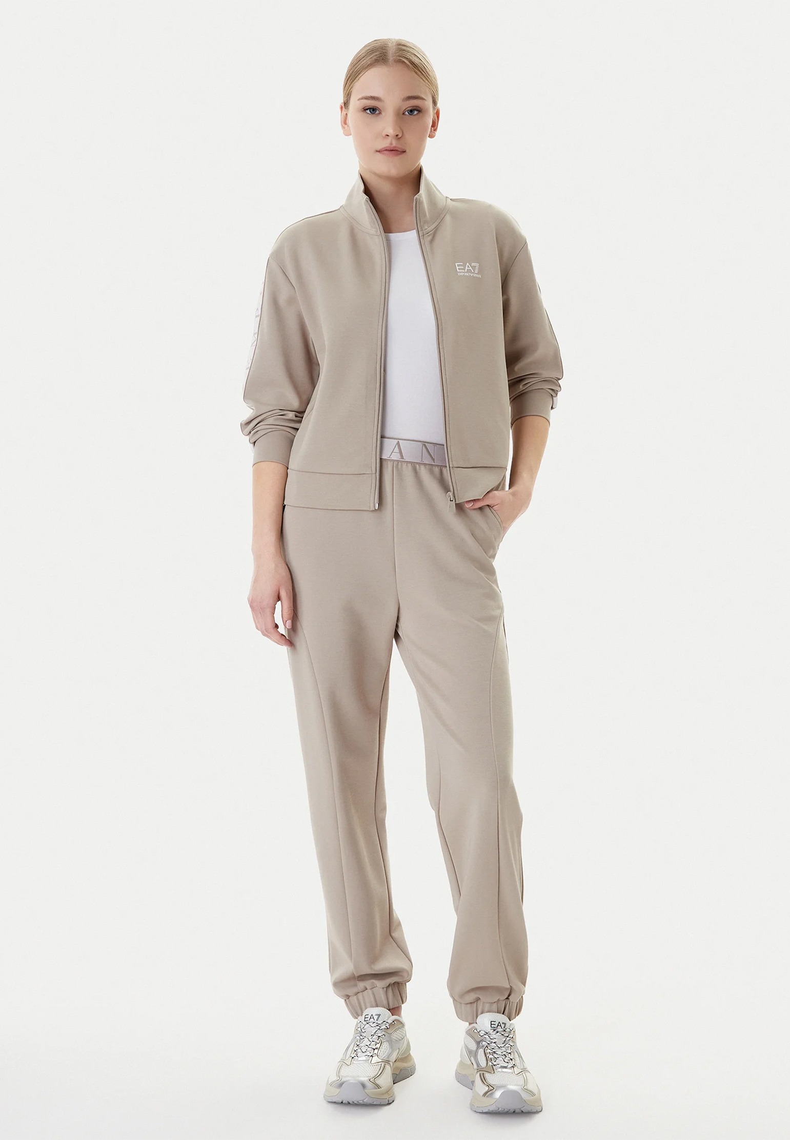 Костюм EA7 35900₽