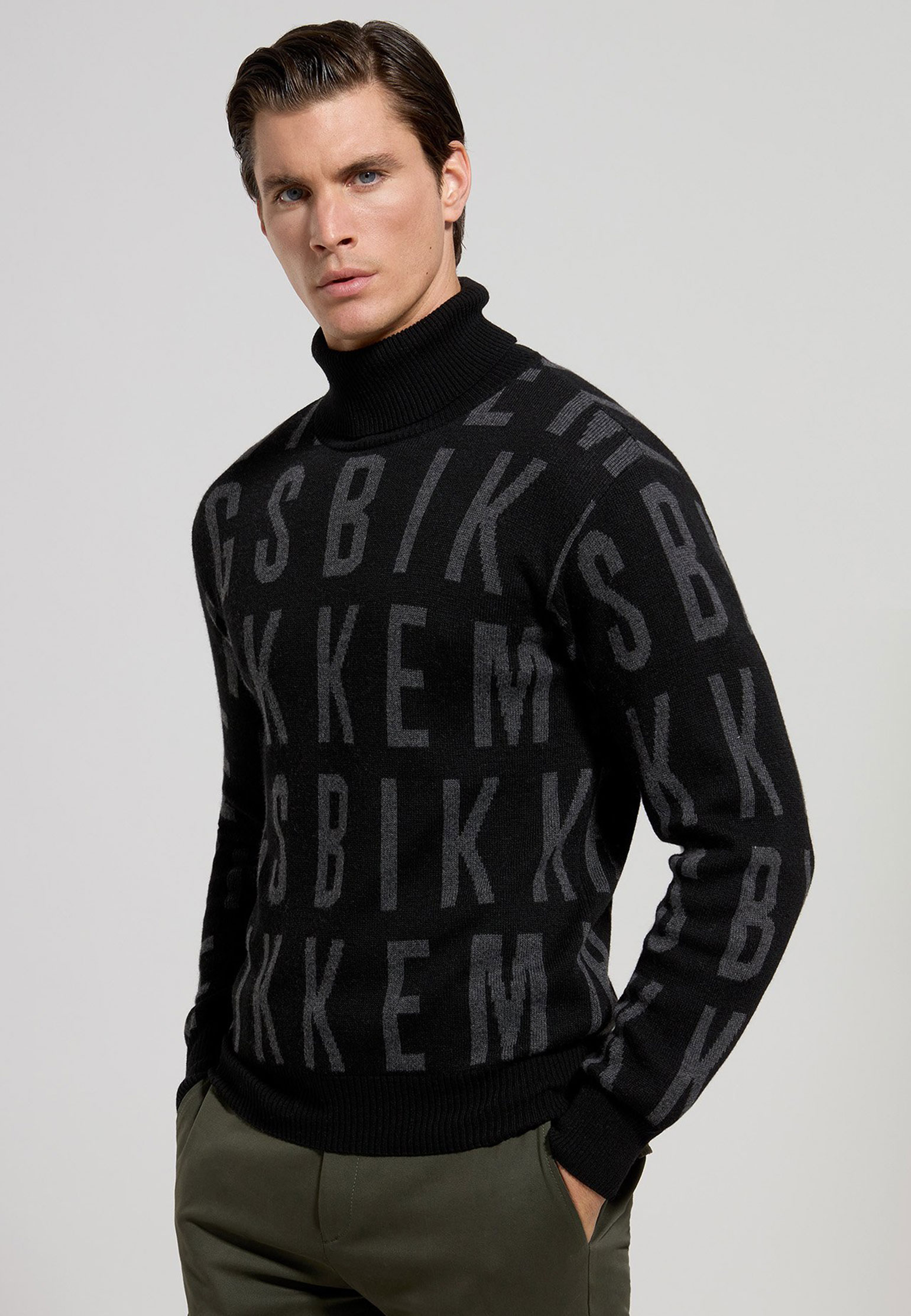 Свитер BIKKEMBERGS