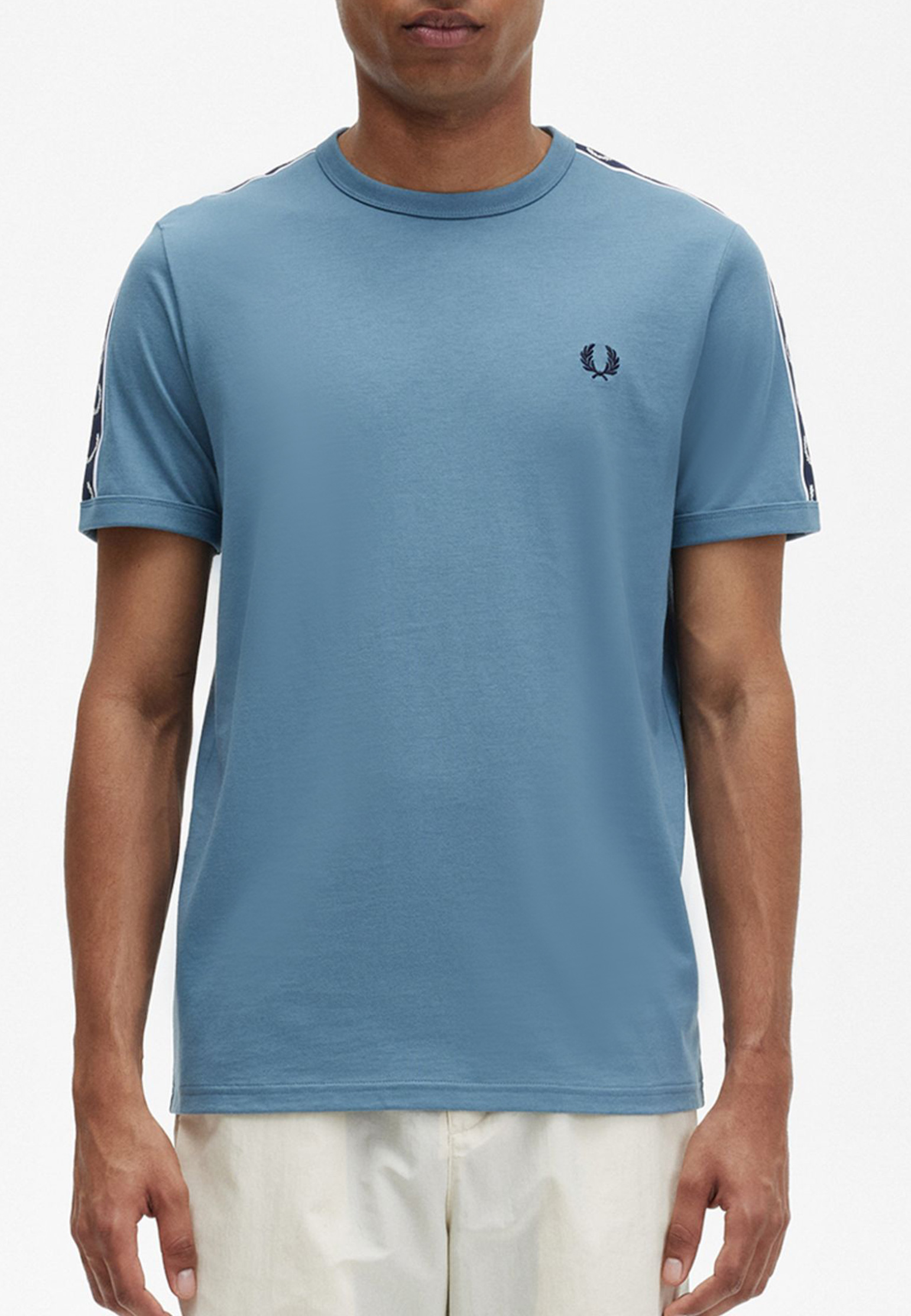 Футболка FRED PERRY голубого цвета