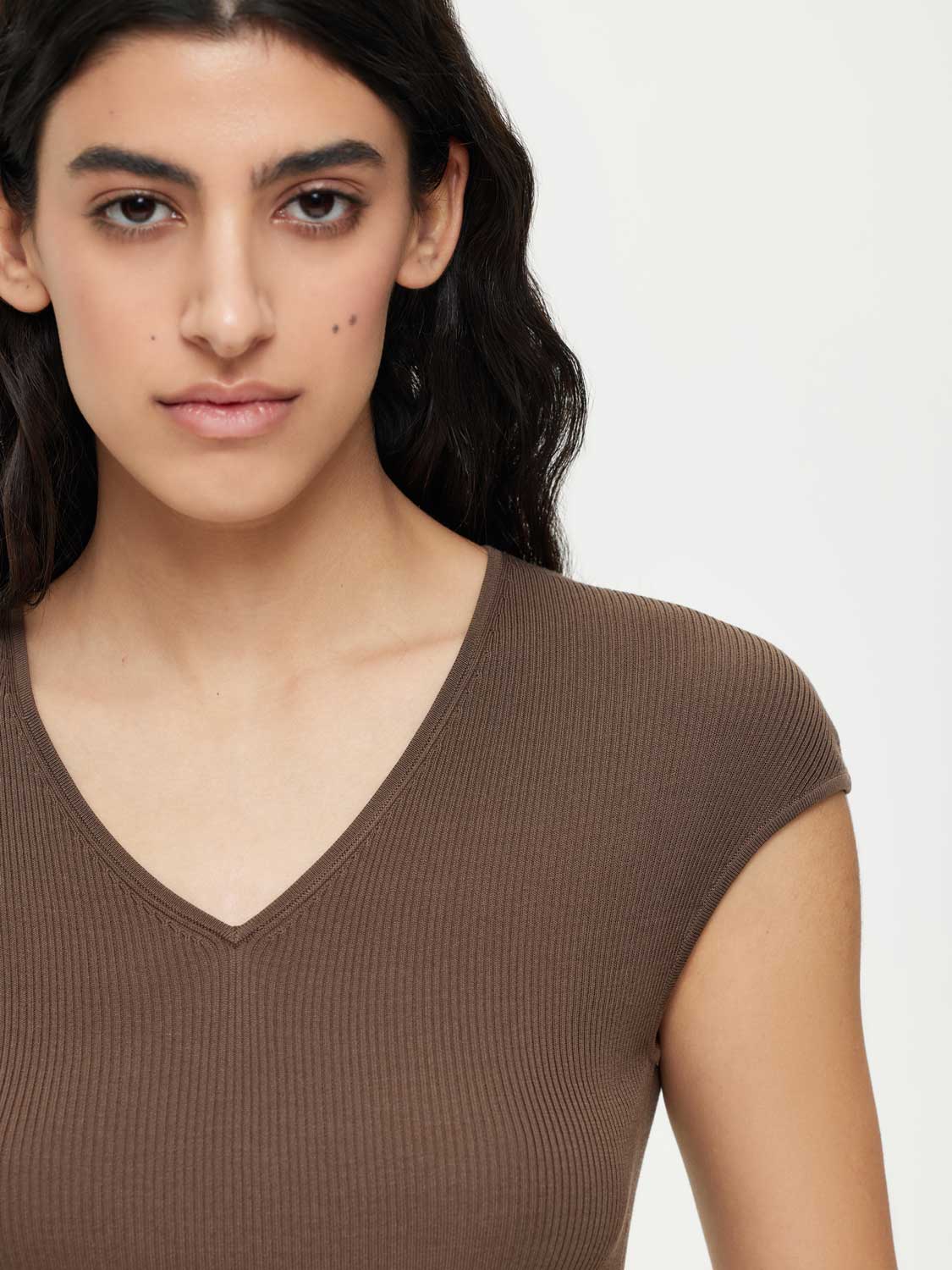 Трикотажный топ с шелком LUSIO (зеленый) женский по цене 8490 рублей ...