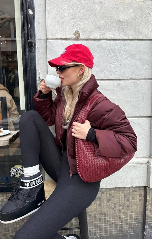 Linda Sza в укороченном пуховике