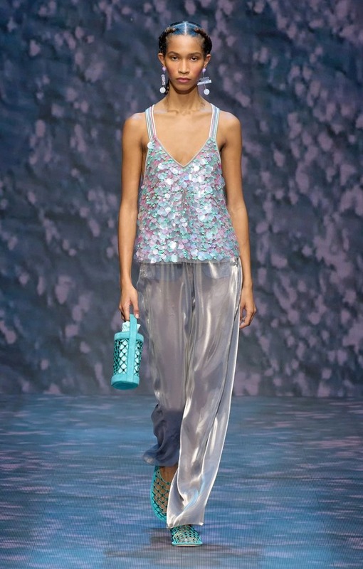 Блестящий образ Emporio Armani