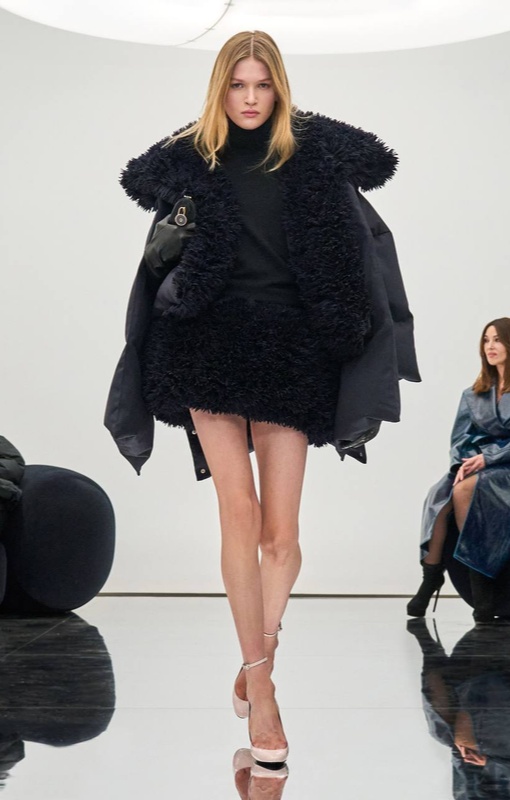 Показ Alaïa, осень 2024