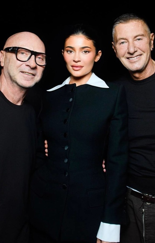 Кайли Дженнер с модельерами Dolce & Gabbana