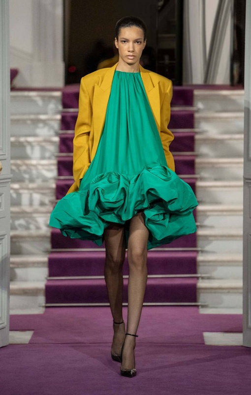 Пышное платье зелёного цвета Valentino