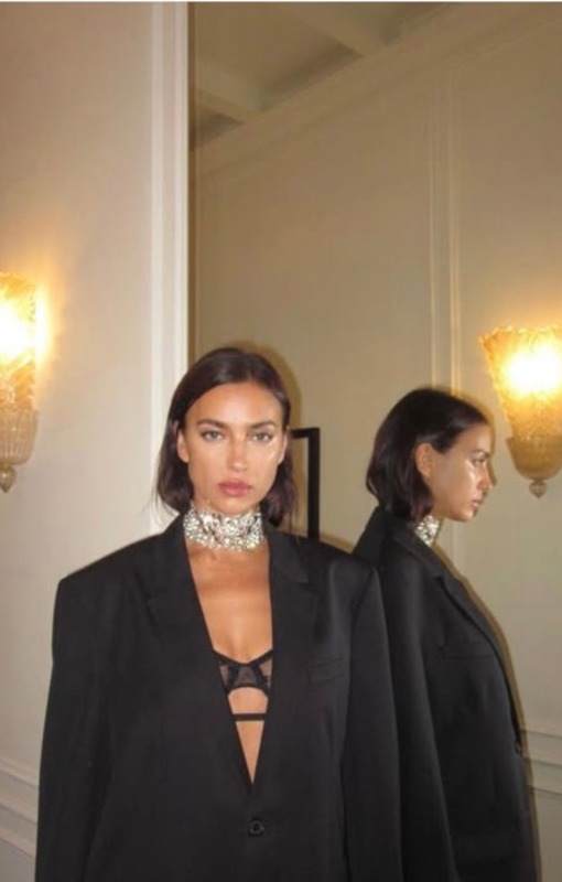 Ирина Шейк в объемном жакете