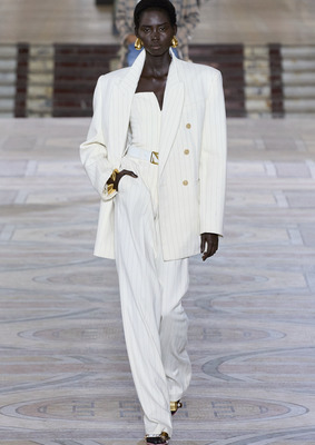 Белый костюм Zimmermann Fall 2023