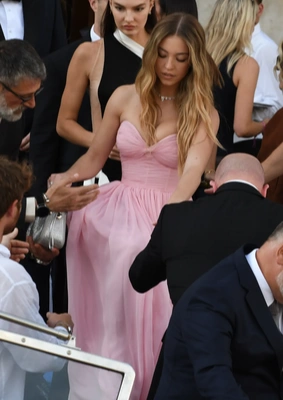 Сидни Суини в платье Oscar de la Renta
