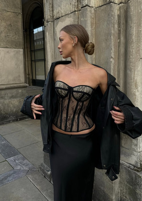 Justyna Drewniak в корсете