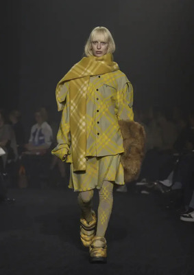 Клетчатое желтое пальто Burberry