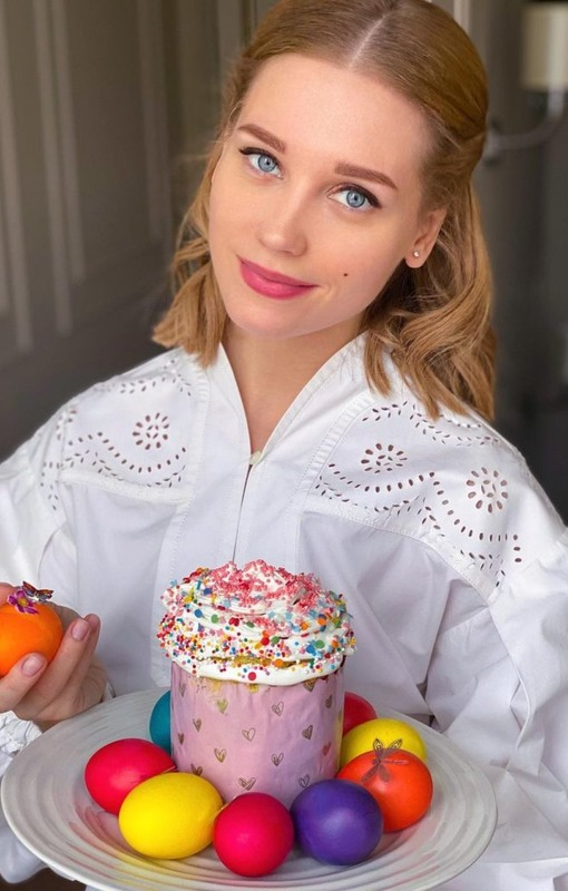Актриса Кристина Асмус на Пасху